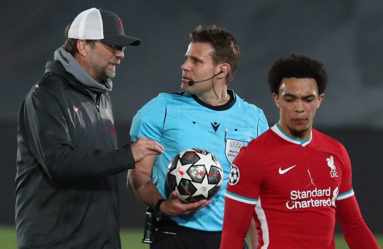 英超榜首战！十人切尔西1-1阿森纳主场7年不胜，马雷斯卡炮轰主裁